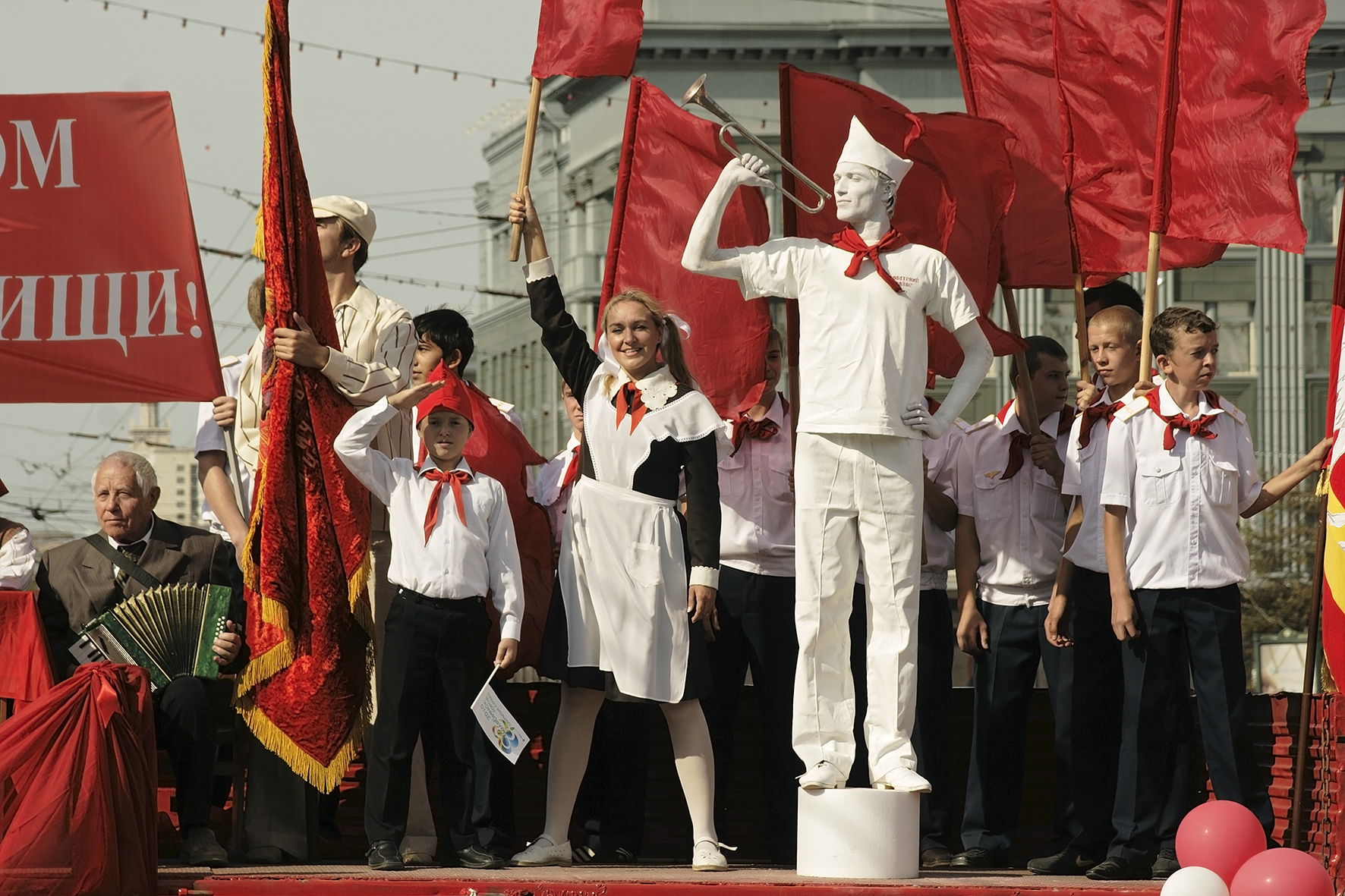 "Товарищи, все на ВЫСТАВКУ!!!"