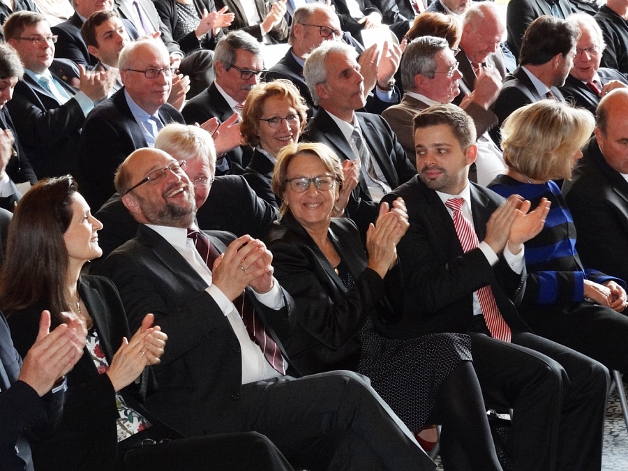 2015.10.24 Президент Европарламента Мартин Шульц (второй слева). Объявление о присуждении ему звания Почётный гражданин города Вюрзелена